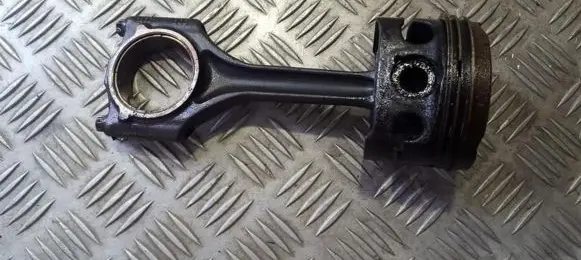 BMW 5 E39 Piston with connecting rod