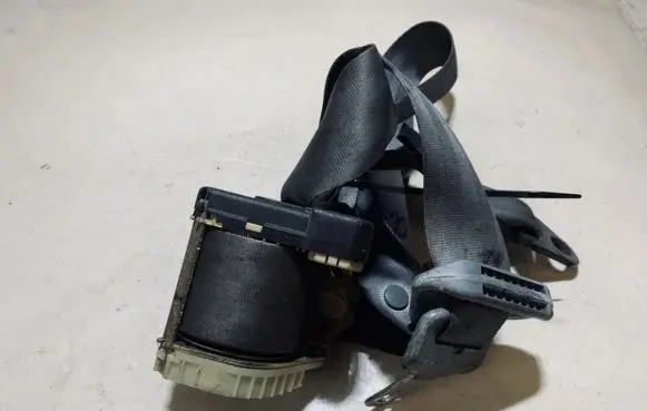 Renault Scenic I Front seatbelt 422315b