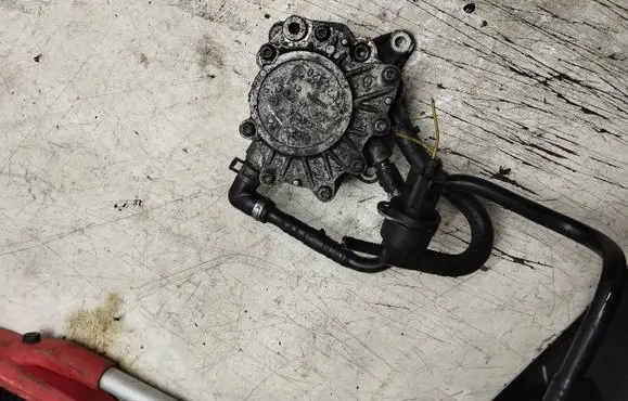 Audi A4 S4 B7 8E 8H Central locking vacuum pump 