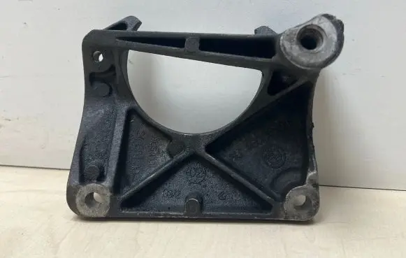 BMW 5 E60 E61 Engine mounting bracket 22116761117