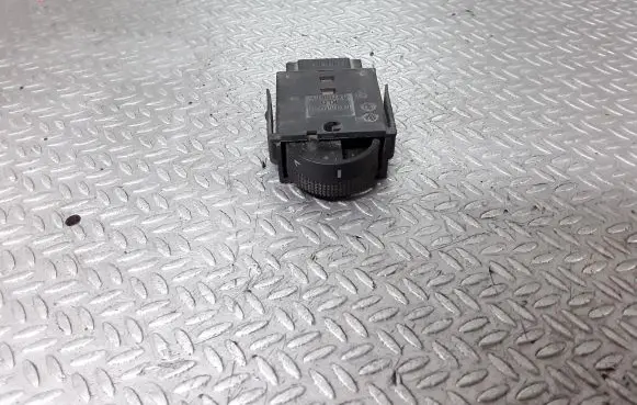 Volkswagen PASSAT B4 Headlight level height control switch 04050711