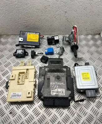 KIA Sportage Engine ECU kit and lock set 0281017045 391012F565