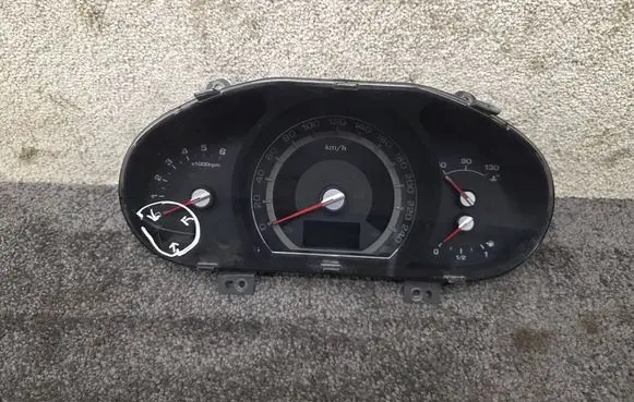 KIA Sportage Speedometer (instrument cluster) 940033U015