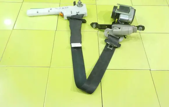 Nissan Pulsar Front seatbelt 627788900D XP248