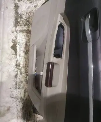 Chrysler 300 - 300C Front door card panel trim 