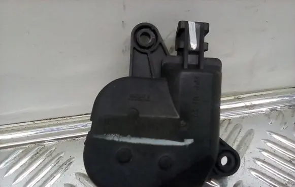 Chrysler Pacifica Air flap motor/actuator 04885465AA