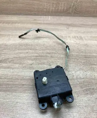 Nissan Qashqai Air flap motor/actuator 3J01030850 070328B