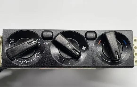 Mitsubishi Space Star Climate control unit MR262492