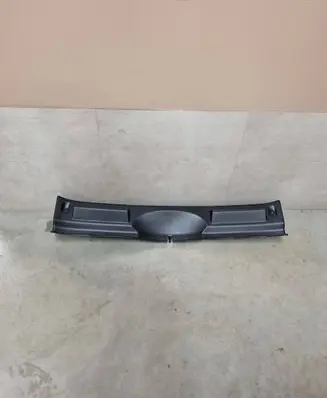 Trunk/boot sill cover protection