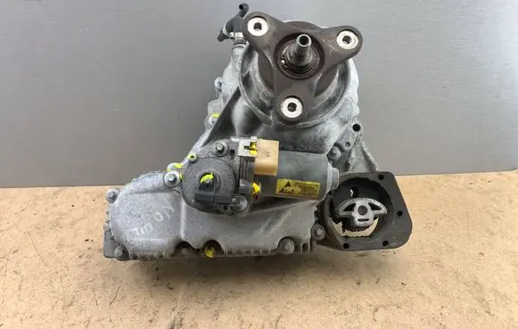 BMW 3 E90 E91 Gearbox transfer box case 27107599693 7548666 27107548666