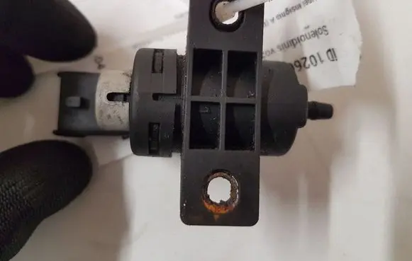 Opel Insignia A Turbo solenoid valve 55566051