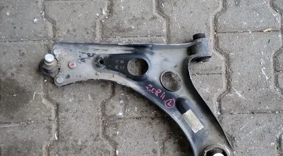 Peugeot 208 II Front lower control arm/wishbone