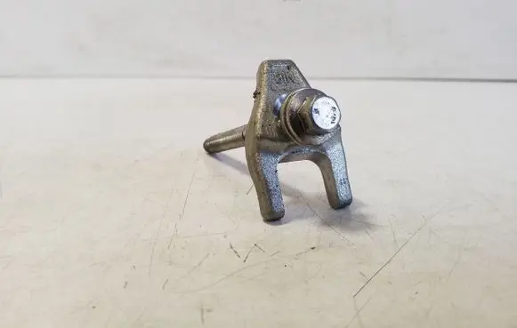 Nissan Navara D23 Fuel Injector clamp holder 