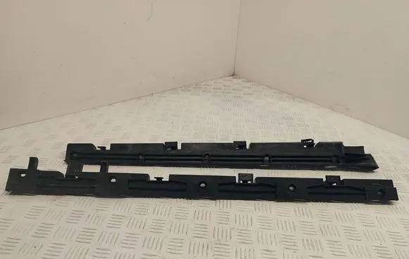Mercedes-Benz ML W164 Sill supporting ledge A1646982827 A1646981427