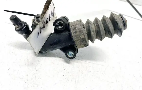 Mazda 3 I Clutch master cylinder D65141920 D651-41920