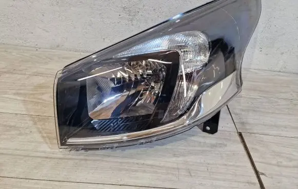 Renault Trafic III (X82) Headlight/headlamp 260608140R