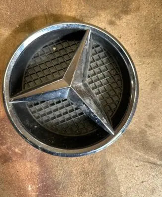 Mercedes-Benz C W205 Manufacturer badge logo/emblem A0008880060
