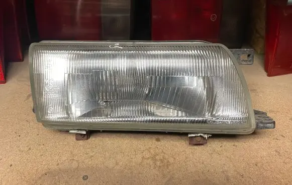 Nissan Sunny Headlight/headlamp 1421