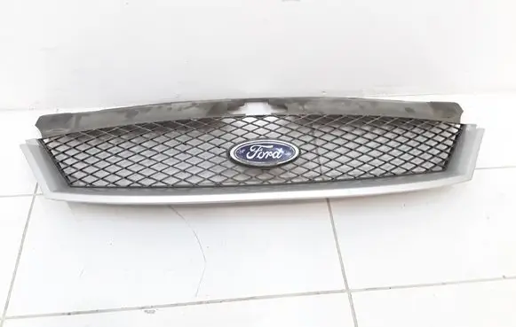 Ford Mondeo Mk III Front bumper upper radiator grill 1S7X8A133