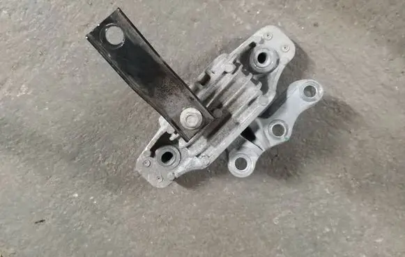 MG ZS Engine mount bracket 10231482