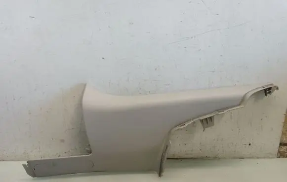 Ford Focus (D)pillar trim (top) 4M51A280C46AGW