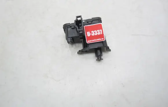 Fuel tank cap lock
