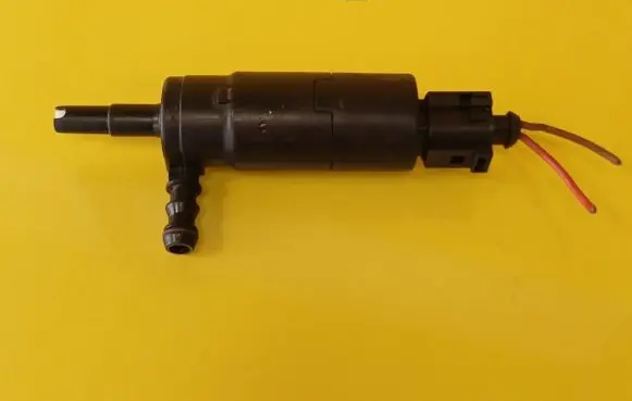 Volkswagen PASSAT B5.5 Headlight washer pump 3B7955681