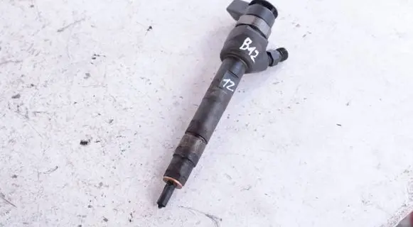 BMW 1 E81 E87 Fuel injector 7798446 0445110289