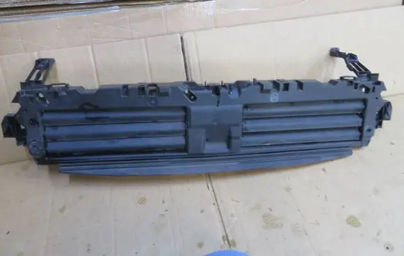 Audi A4 S4 B9 Intercooler air guide/duct channel 8W0807297