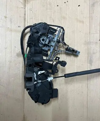 Jaguar XJ X351 Front door lock 6W8A21813