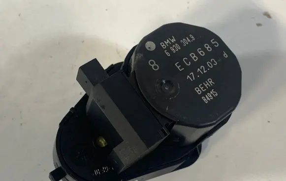 BMW 6 E63 E64 Air flap motor/actuator 6930304 69303049