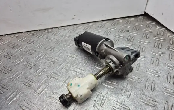 BMW X6 E71 Seat adjustment motor 1020498X