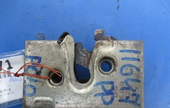 Volkswagen Polo II 86C 2F Front door lock