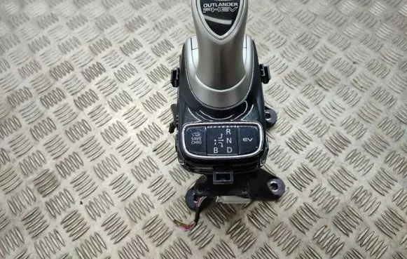 Mitsubishi Outlander Gear shifter/selector 2400A355
