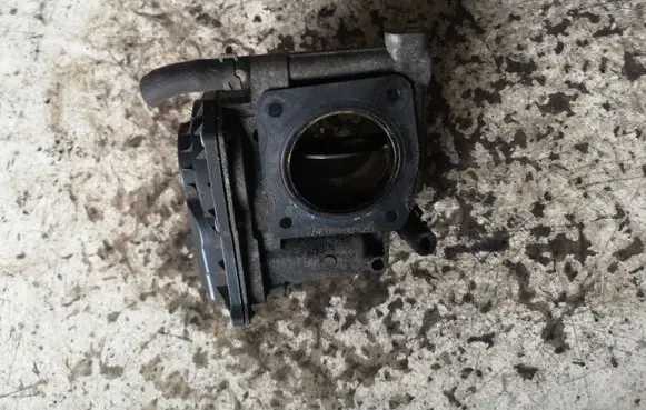 Mazda 3 II Throttle valve R2AA136B0