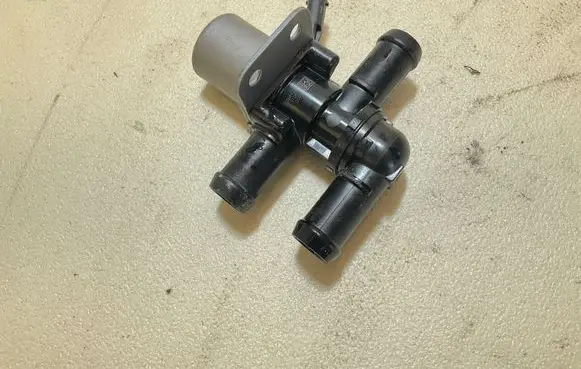 Polestar 2 Coolant heater control valve 31684222