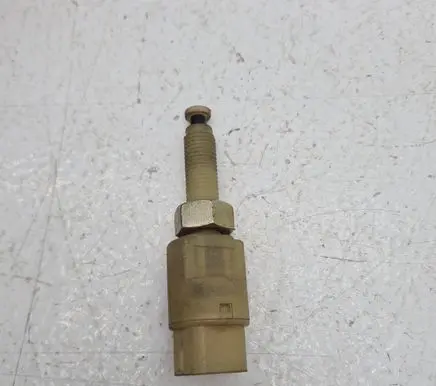 Volkswagen PASSAT B5 Brake pedal sensor switch 4A0945515A