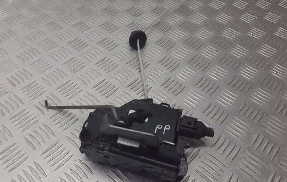 Audi A4 S4 B6 8E 8H Front door lock 4B1837016C
