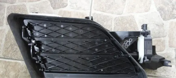 Tesla Model S Front bumper lower grill 105785100