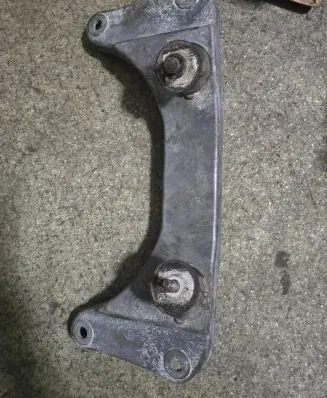 BMW 5 E39 Engine mounting bracket 1096106