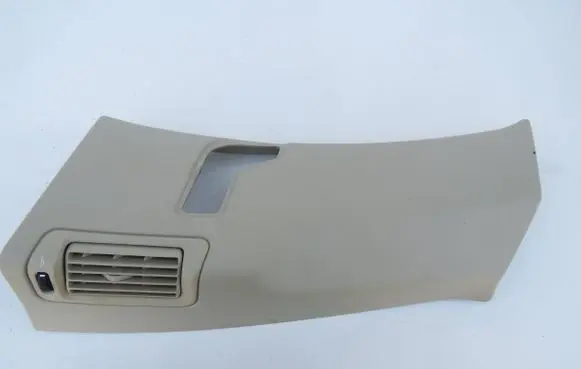 Volvo XC90 (B) pillar trim (bottom)
