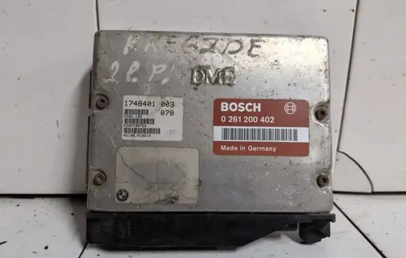 BMW 5 E34 Engine control unit/module 0261200402