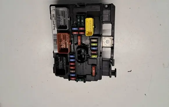 Citroen C3 Fuse module 9664997780