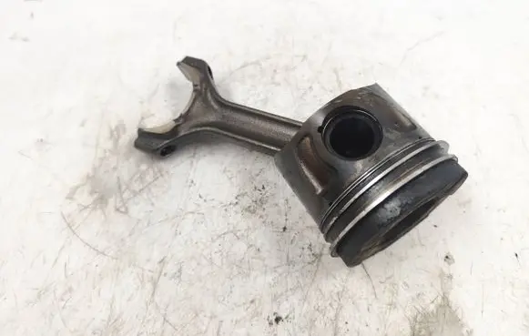 Opel Zafira B Piston 664