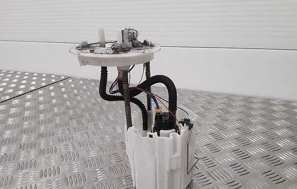 Opel Astra J Fuel injection high pressure pump 13577242