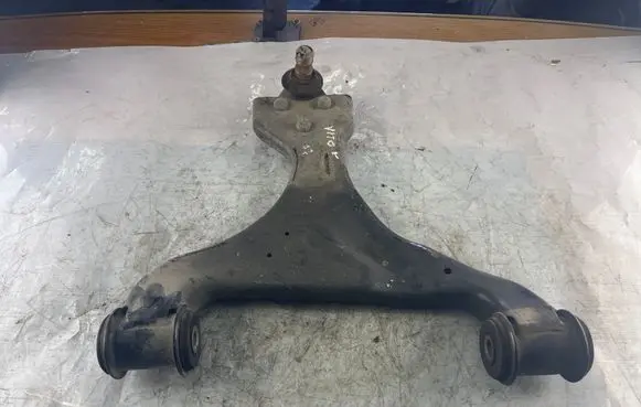 Mercedes-Benz Vito Viano W639 Front lower control arm/wishbone