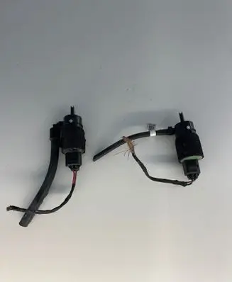 BMW 7 G70 Windscreen/windshield washer pump 6931910 8364516