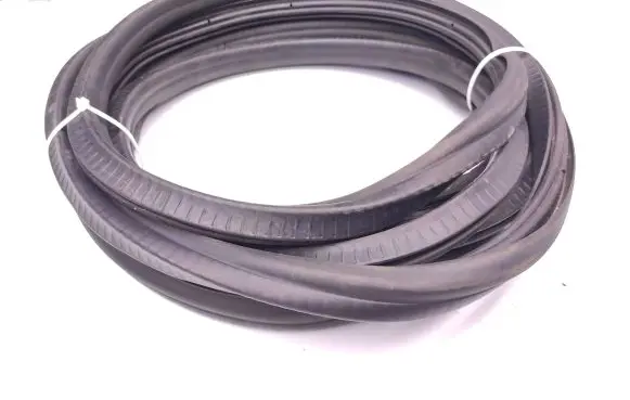 Mercedes-Benz Sprinter W906 Rubber seal sliding door (on door) 