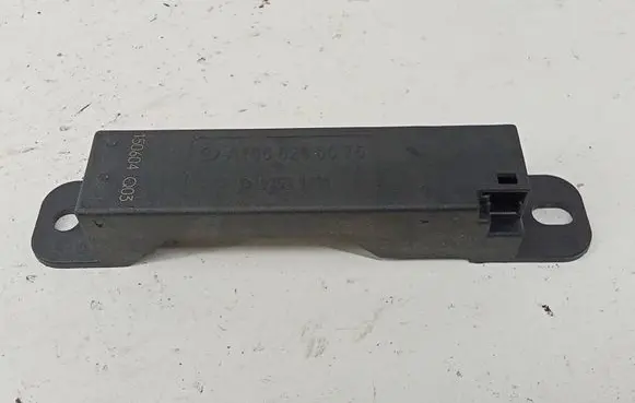 Mercedes-Benz C W205 Interior comfort aerial antenna A1668200075 33503401