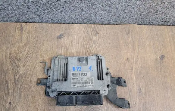 Hyundai i40 Engine control unit/module 0281030596